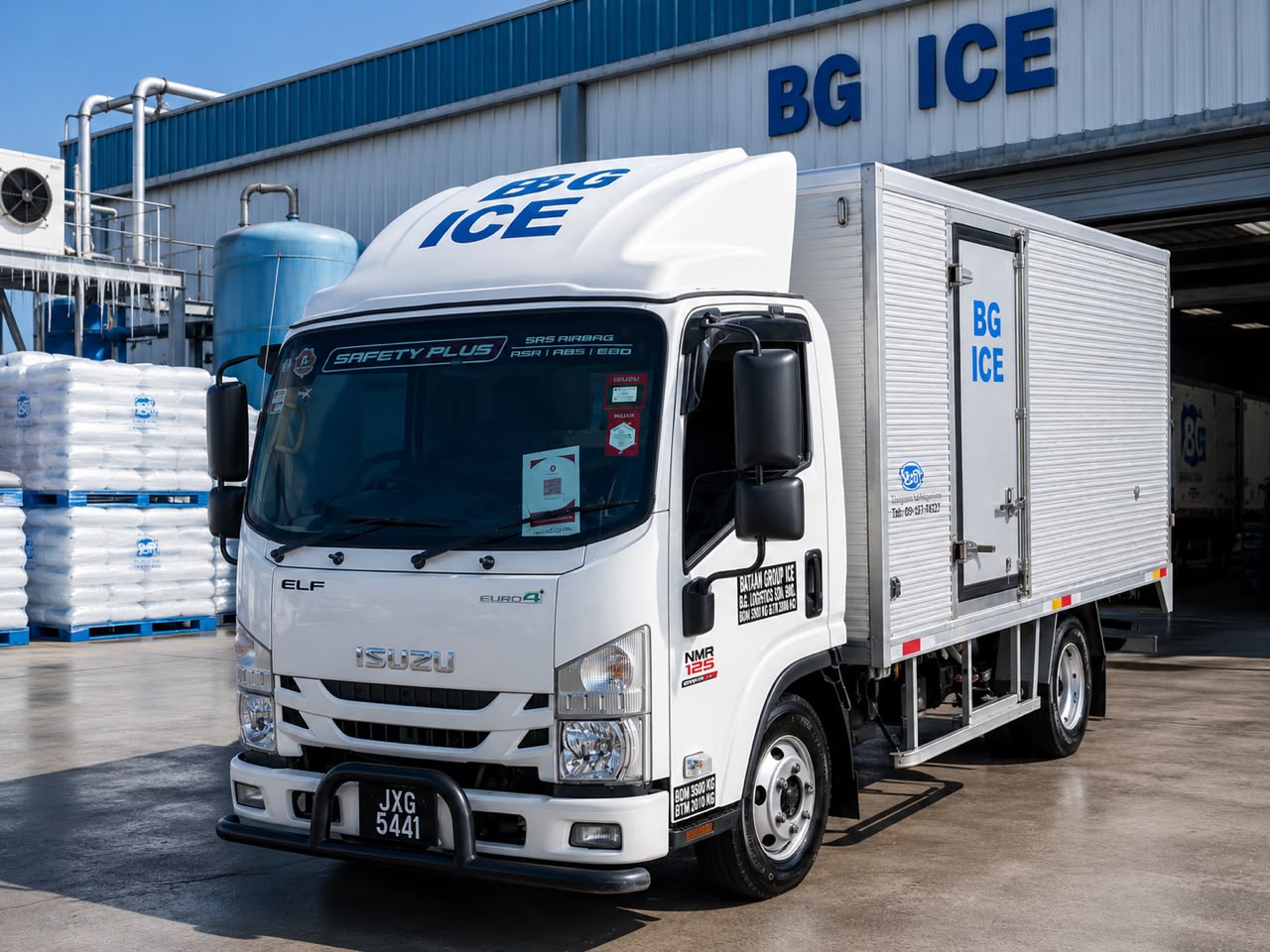 Lori penghantaran BG ICE di hadapan kilang ais